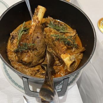 Brasserie Lipp Restaurant - Soris d'agneau is served in a cast iron pot - Brasseries Near Me - Geneva, GE Brasserie Lipp Restaurant - Soris d'agneau is served in a cast iron pot - Brasseries Near Me - Geneva, GE