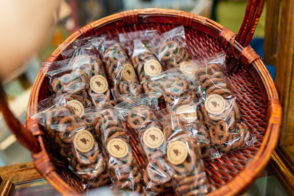 MARY JANE’S CHOCOLATES Updated September 2024 33 Photos & 10 Reviews 432 E Main Ave