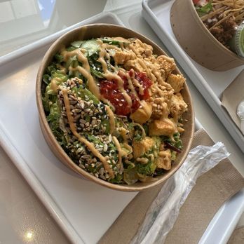 Chloe's - Spicy Cashew Crunch Salad - Vegan Near Me - New York, New York Chloe's - Spicy Cashew Crunch Salad - Vegan Near Me - New York, New York