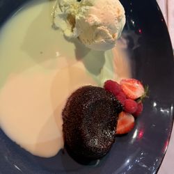 L'Interprète - Melted molten lava chocolate cake