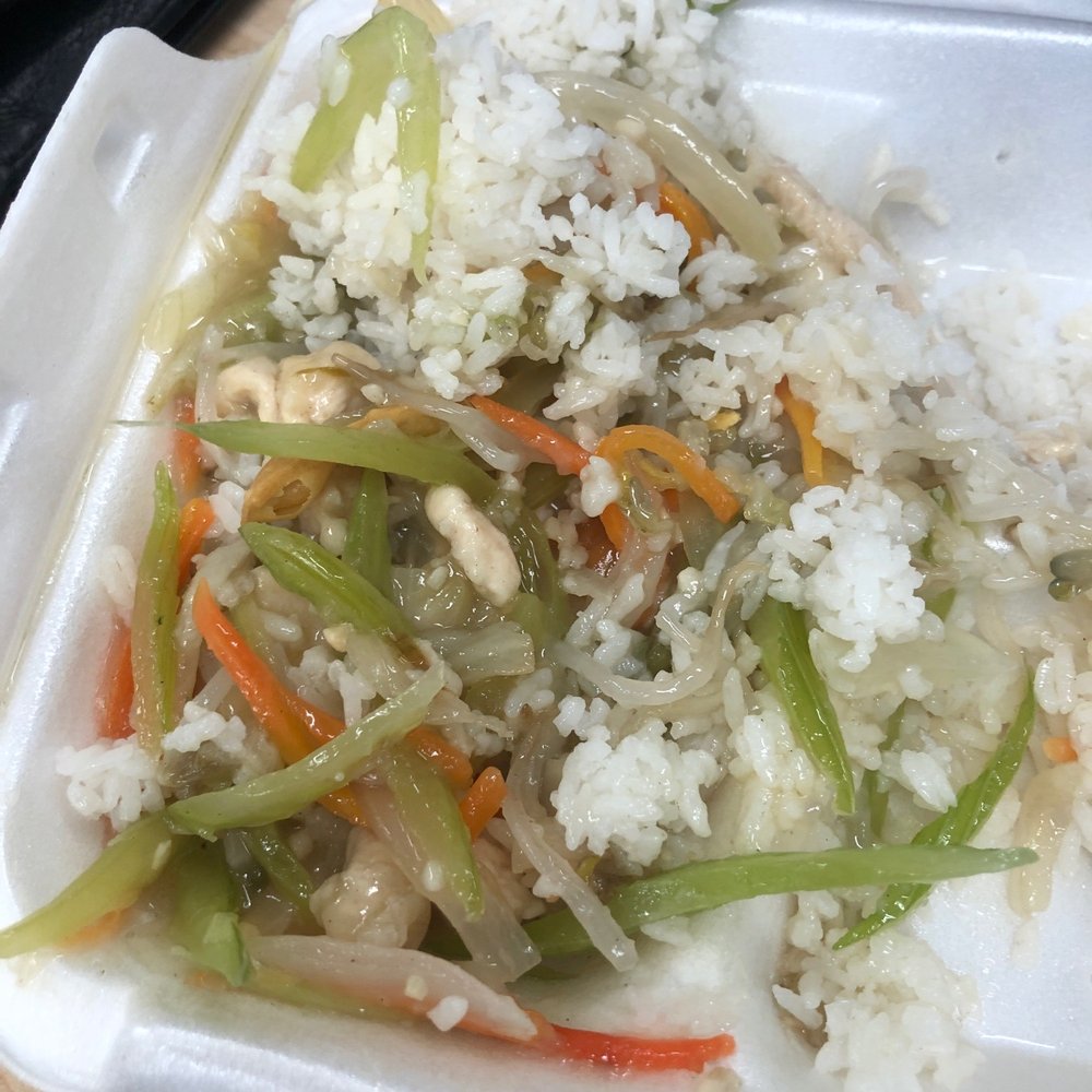 Hunan Taste - Here's a picture of me trying to consume the "Chicken Chow Mein" I ordered - Chinese Near Me - Springfield, Virginia Hunan Taste - Here's a picture of me trying to consume the "Chicken Chow Mein" I ordered - Chinese Near Me - Springfield, Virginia