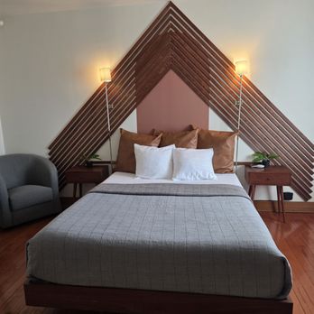 Scotia Lodge - The bed was very comfy and the room's design was really neat - Hotels Near Me - Scotia, California Scotia Lodge - The bed was very comfy and the room's design was really neat - Hotels Near Me - Scotia, California