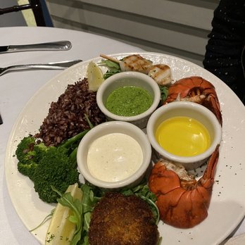 Galyn's - Maine Sampler Platter - Seafood Near Me - Bar Harbor, Maine Galyn's - Maine Sampler Platter - Seafood Near Me - Bar Harbor, Maine