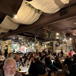 Luigino's Parmigiana - Dining room
