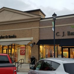 Shadow Lake Towne Center - For those who prefer to do their shopping in the shadows