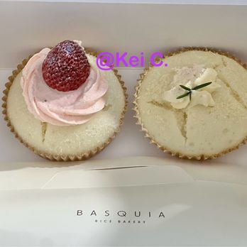 Basquia Bakery - Strawberry, Injeolmi Custard rice cake - Bakeries Near Me - Daly City, California