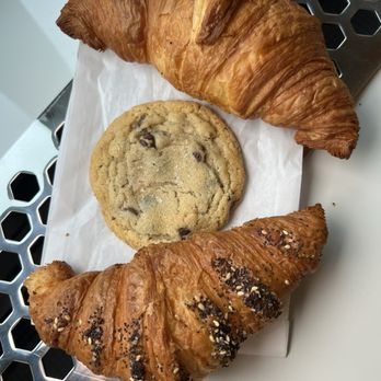 L'Appartement 4F - Everything Croissant, Chocolate Chip Cookie, Butter Croissant - Bakeries Near Me - Brooklyn, New York L'Appartement 4F - Everything Croissant, Chocolate Chip Cookie, Butter Croissant - Bakeries Near Me - Brooklyn, New York