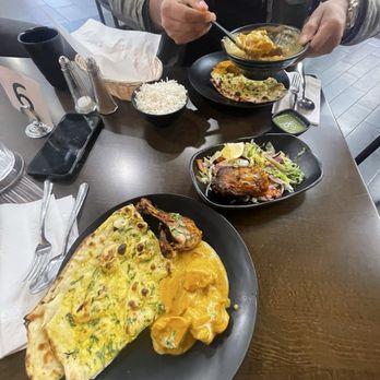 Naans & Curries - Chicken tikka masala, & garlic naan - Indian Near Me - Milpitas, California Naans & Curries - Chicken tikka masala, & garlic naan - Indian Near Me - Milpitas, California