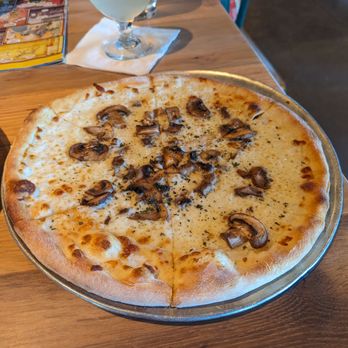 Moku Kitchen - Mushroom pizza - Cocktail Bars Near Me - Honolulu, Hawaii