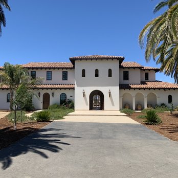 Great Bear Vineyards - Beautiful chateau! I would love to live here. It's gorgeous! - Wine Tasting Room Near Me - Davis, California