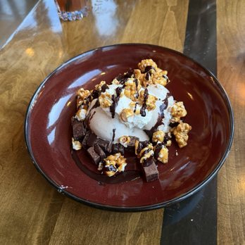 1 Pico - Gelato Al Caramello e Fior di Sale : candied popcorn, chocolate brownie, caramel ice cream - New American Near Me - Santa Monica, California