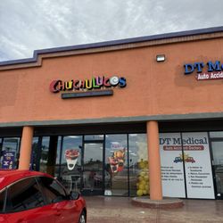 Chuchulucos Snack - Outside