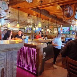 Macado's - Indoor bar area