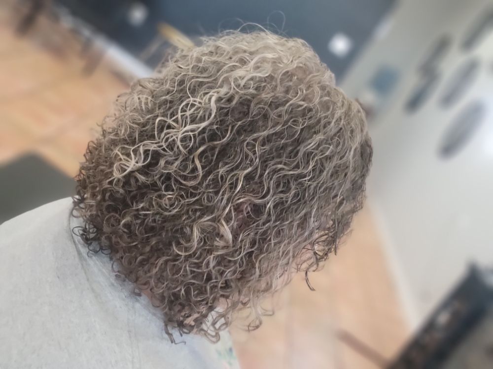 THE CONTOURED CURL Updated August 2024 Jonesboro, Arkansas Hair