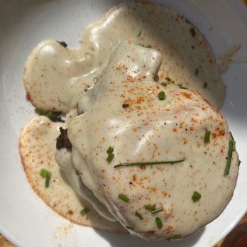The Midwestern - Biscuits & gravy - American Near Me - St. Louis, Missouri