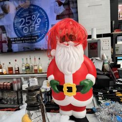 Leinie Lodge & Beer Garden - Santa has a bad piece