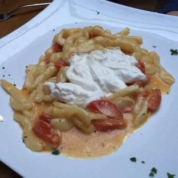 Cacciari's - Freshly made pasta with cherry tomatoes and mozzarella - Italian Near Me - London, XGL Cacciari's - Freshly made pasta with cherry tomatoes and mozzarella - Italian Near Me - London, XGL