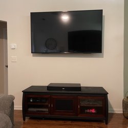 Live Wire Elite - TV Mount with additional outlet and AV Pass Through.
#ConcealedWiring