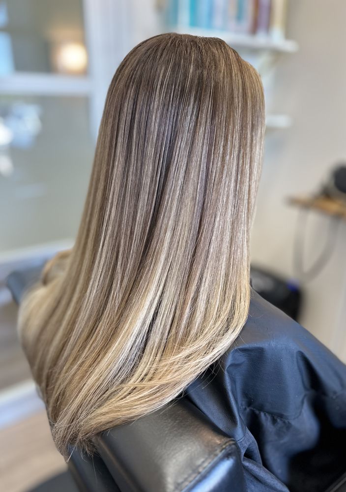 20/20 Hair Studio Logo