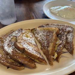 The Vols Diner - French Toast w/ Eggs