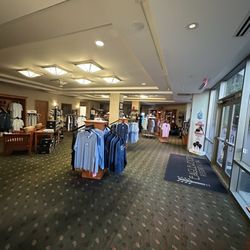 Eaglewood Resort and Spa - Golf shop