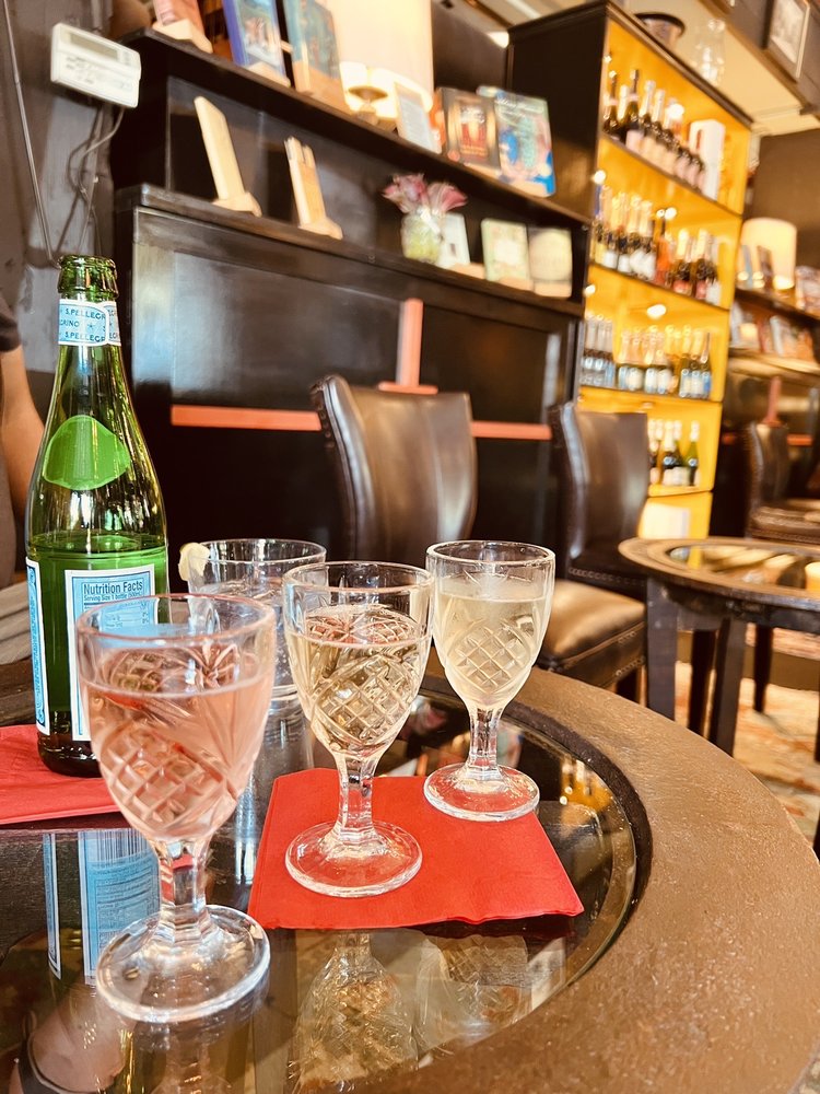 Battery Park Book Exchange & Champagne Bar