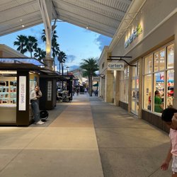 Orlando Premium Outlets Vineland Food Court