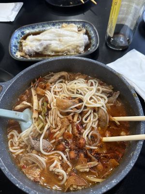 Lee’s Kitchen Noodle & Rice U Dub by null