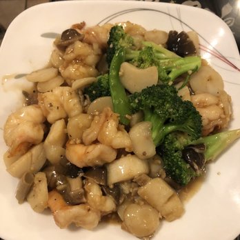Dew Drop Inn - Shrimp and Scallops with Garlic Sauce - Chinese Near Me - Honolulu, Hawaii