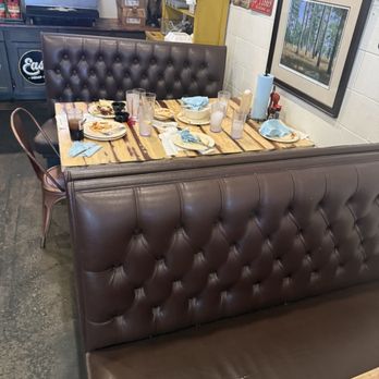 Saw's Soul Kitchen - This table looked like this when I arrived. It also looked like this when I left 45 minutes later. - Barbeque Near Me - Birmingham, Alabama