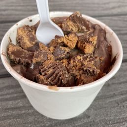 Medium Tornado (midnight caramel river with reese's)