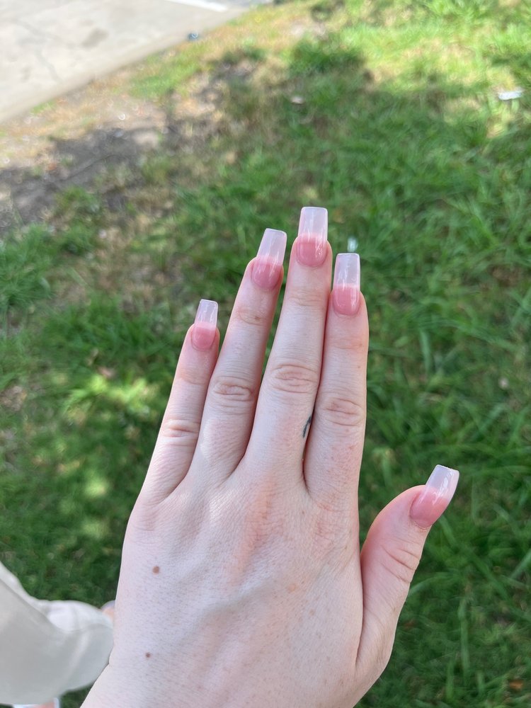 Carnation Nails Spa Logo