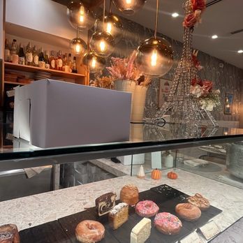 L'Artisane Creative Bakery - Bakeries Near Me - Coral Gables, Florida