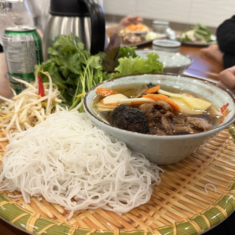 Restaurant Ho Guom - S1. BÚN CHẢ HÀ NỘI - Vietnamese Near Me - Montreal, Quebec Restaurant Ho Guom - S1. BÚN CHẢ HÀ NỘI - Vietnamese Near Me - Montreal, Quebec