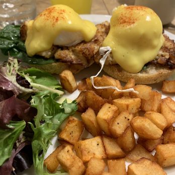 Aloha Kitchen - crab eggs benedict - Breakfast & Brunch Near Me - Honolulu, Hawaii Aloha Kitchen - crab eggs benedict - Breakfast & Brunch Near Me - Honolulu, Hawaii