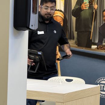 AT&T Store - Mobile Phones Near Me - Tigard, Oregon AT&T Store - Mobile Phones Near Me - Tigard, Oregon