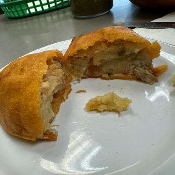 La Olla Restaurant - Empanada de pollo but it had more potato then chicken - Colombian Near Me - Spring, Texas