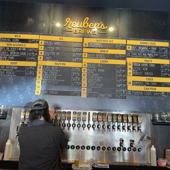 Reuben's Brews - The bar/counter - Brewpubs Near Me - Seattle, Washington