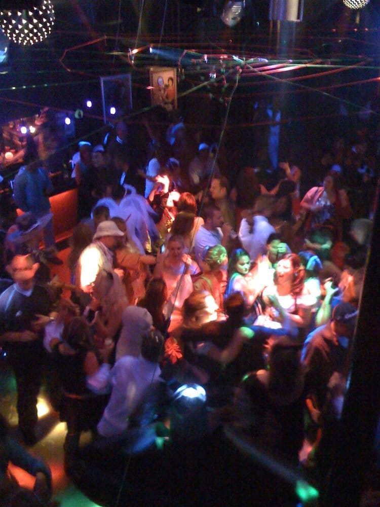 BELL BOTTOMS CLOSED Updated June 2024 2001 Highland Ave S