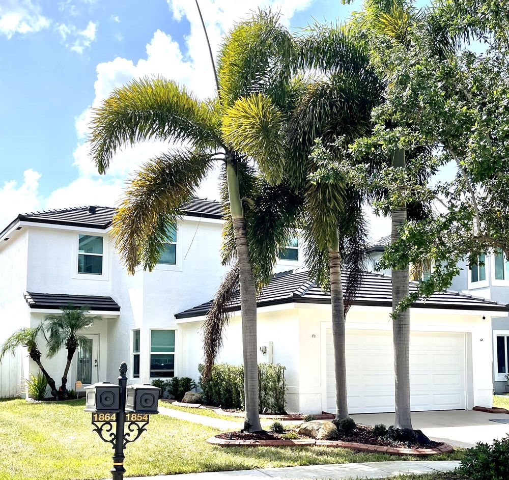 Slide of Rocky's Roofing