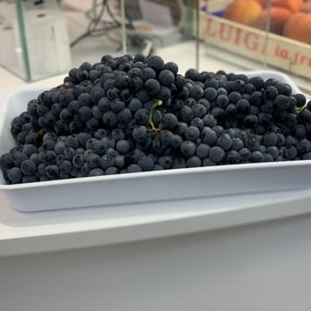 Mercato di Sant'Ambrogio - Grapes - Grocery Near Me - Florence, FI