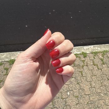 Cali Nails - Nail Salons Near Me - Victoria, British Columbia