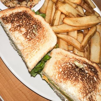 Stacks On Route 66 - TUNA & AVOCADO - American Near Me - Glendora, California