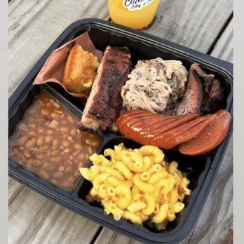 Coronado BBQ - Sampler platter - Food Stands Near Me - San Jacinto, California