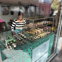 Cupcakes. Cupcakes.