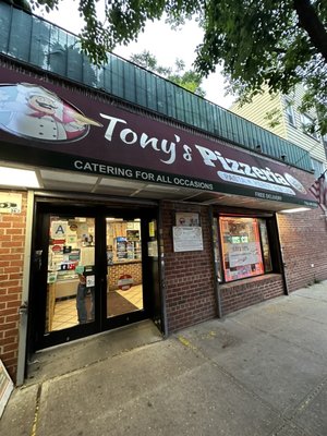Tony's Pizzeria by null