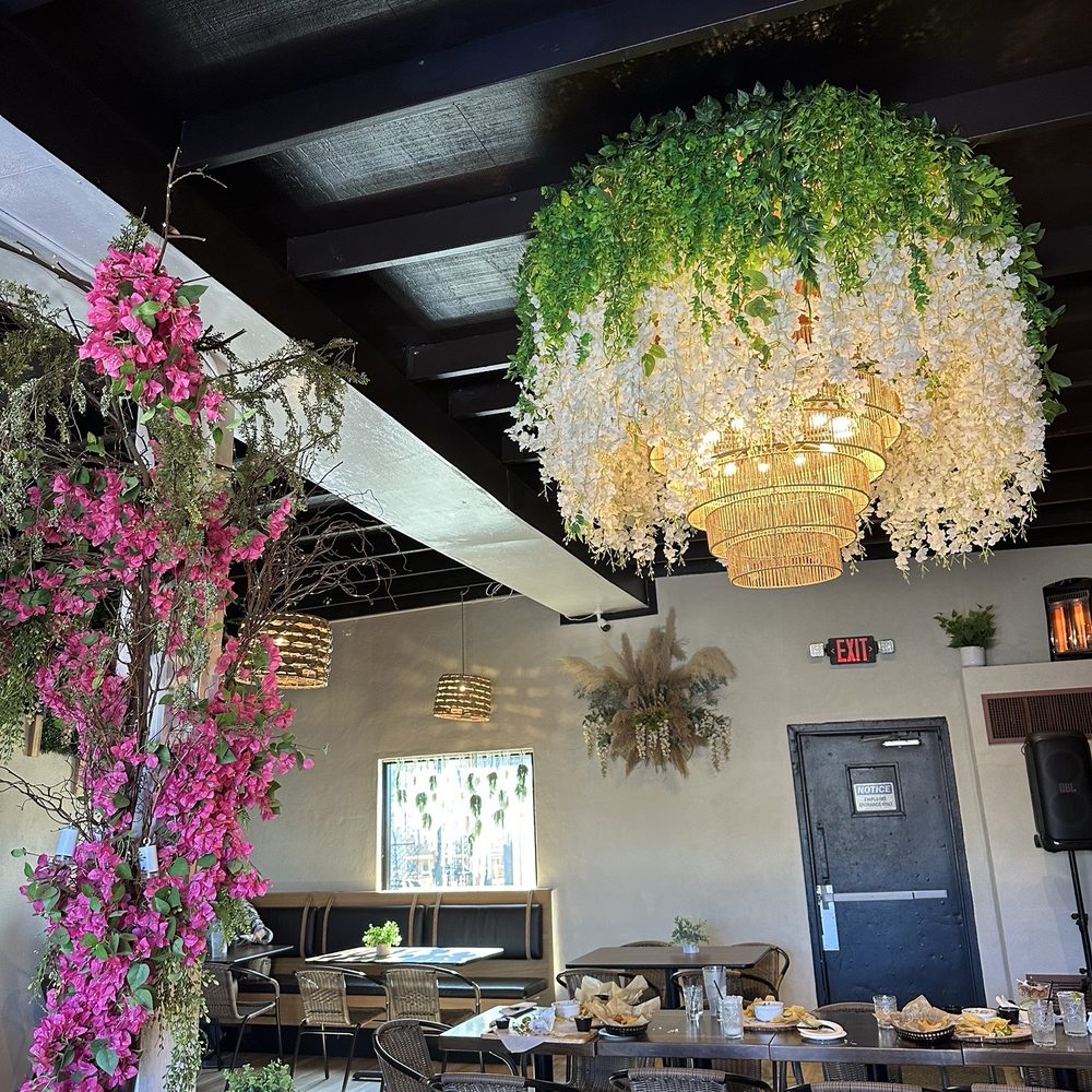 Botanico Tacos & Tequila - Indoor dining - Bars Near Me - Mount Dora, Florida