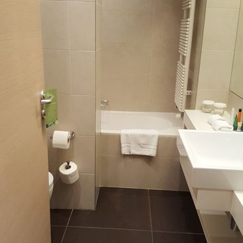 Hilton Garden Inn - Bathroom (11/09/17). @Hilton @HiltonHonors #Venice #Italy - Hotels Near Me - Mestre, VE