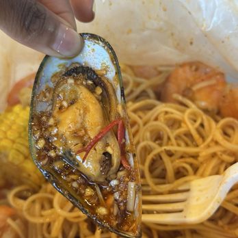 Cap't Loui - Seafood boil with shrimp, mussels and noodles in the bag - Cajun/Creole Near Me - Ozone Park, New York Cap't Loui - Seafood boil with shrimp, mussels and noodles in the bag - Cajun/Creole Near Me - Ozone Park, New York