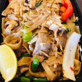 Jatujak - Pad Kee Mao - Food Delivery Services Near Me - Toronto, Ontario